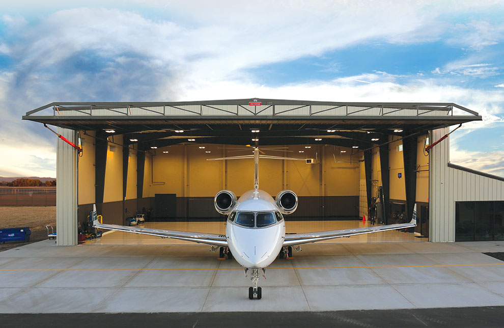 Hydraulic aircraft hangar door with nice view