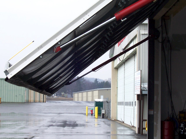 opening hydraulic aircraft hangar door