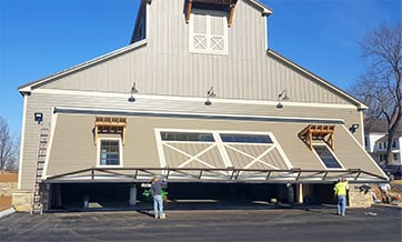 Schweiss hydraulic doors on helicopter hangar