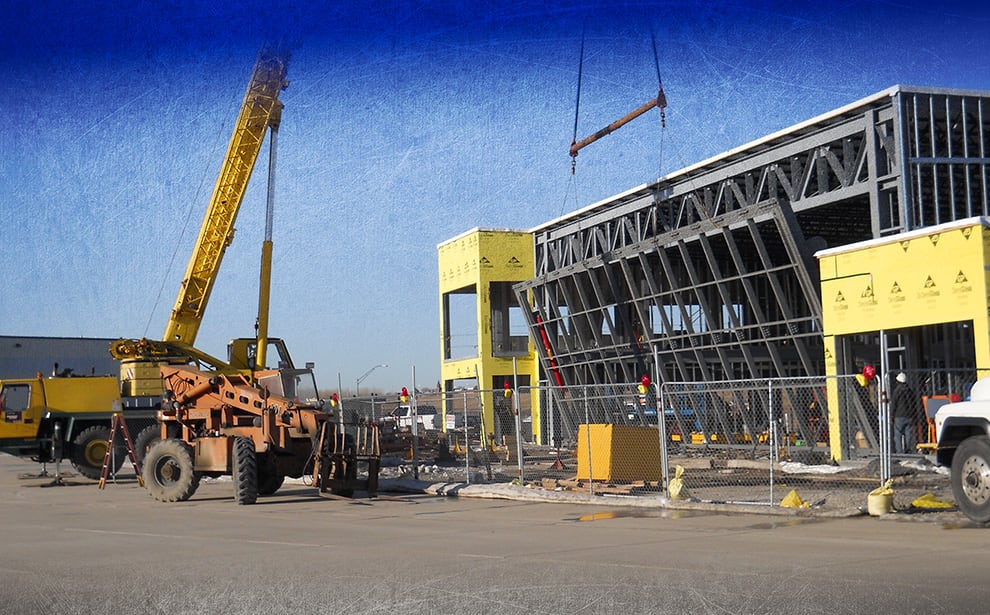 Installation of a hydraulic door from Schweiss Doors using crane